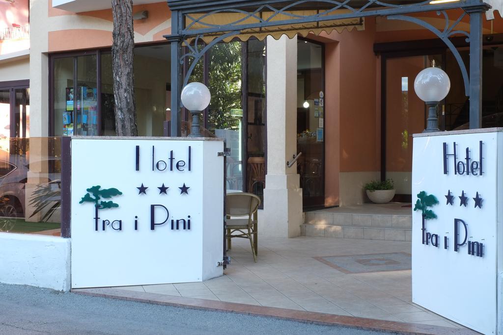 Hotel Fra I Pini Rimini Exterior photo