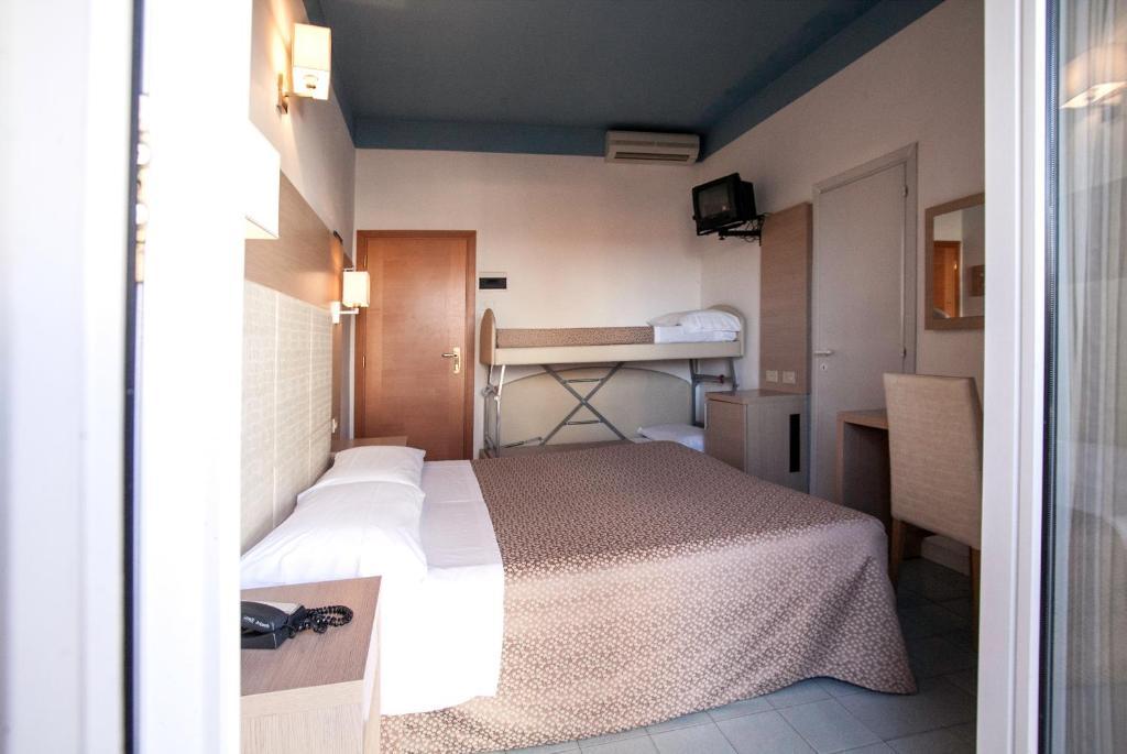 Hotel Fra I Pini Rimini Exterior photo
